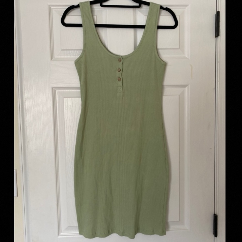 green bodycon dress